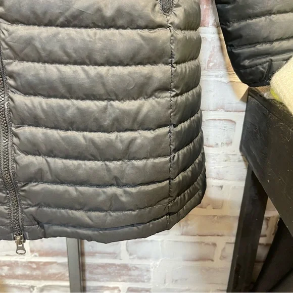 Eddie Bauer Women's small Black Puffer Coat - Picture 4 of 9